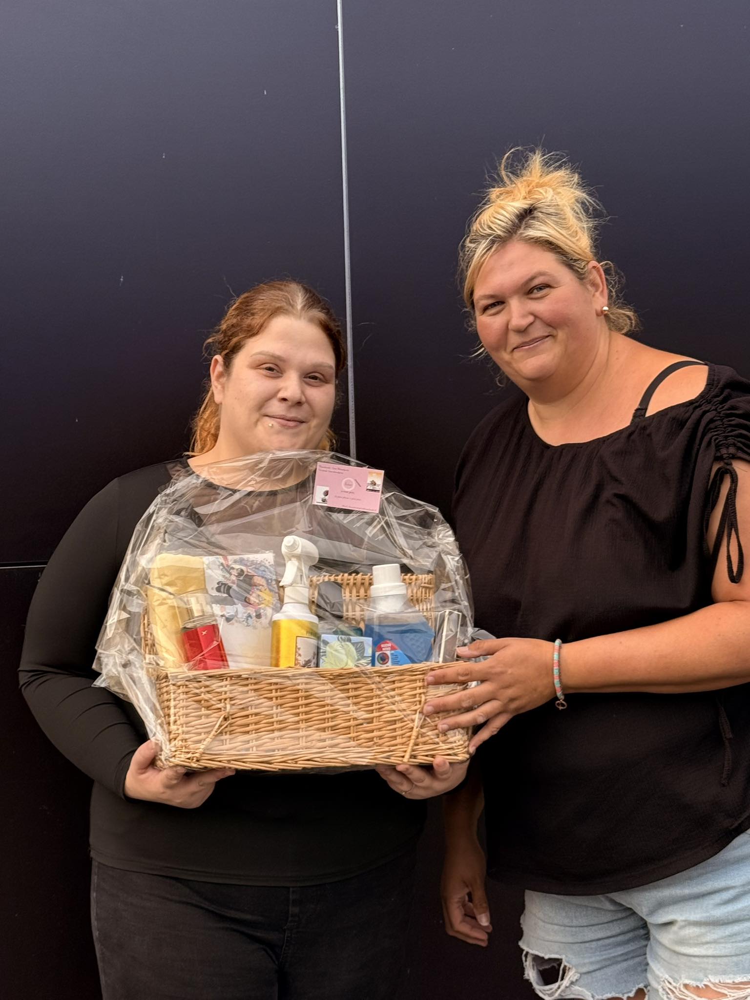 🎉 Un moment de convivialité à Lallaing : remise du cadeau gagnant à Camille