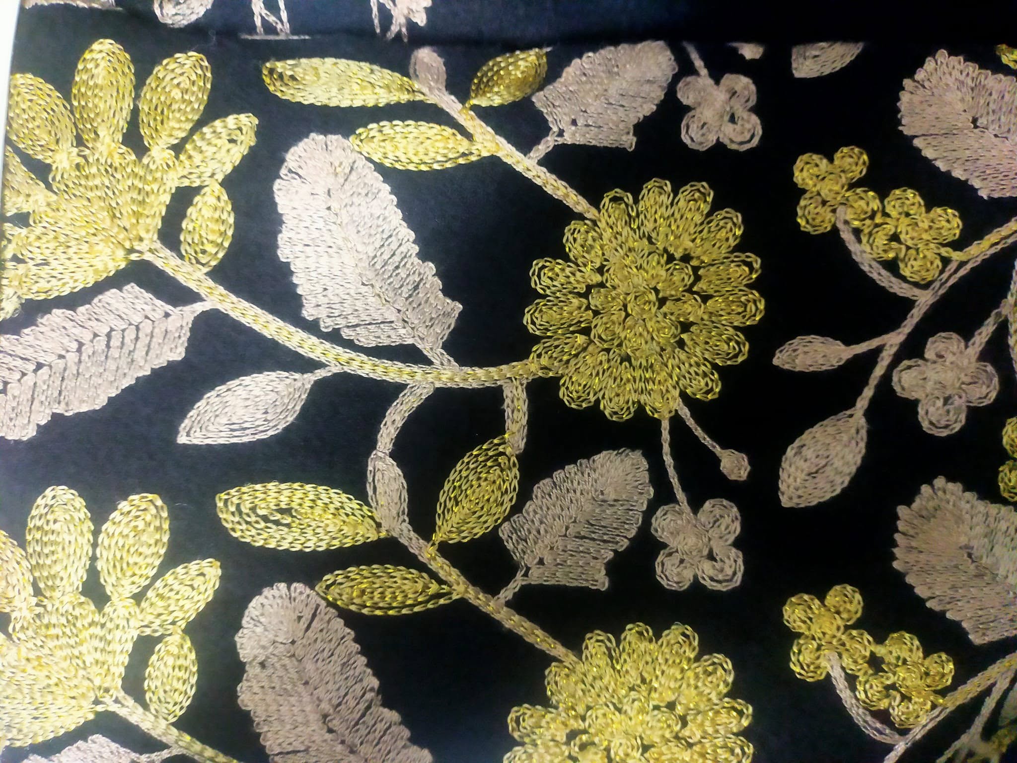 ECHARPE BRODE BURTON NOIR – Image 3